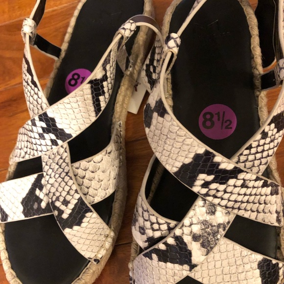 Marc fisher sandals size 8.5 new condition. Animal print - Picture 1 of 9